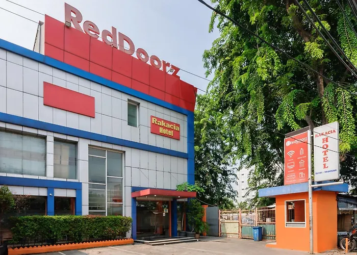 RedDoorz Plus @ Jalan Pemuda Jakarta